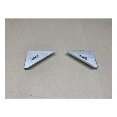 429C - Ремонт задньої ванни - Вертикальна опора до підлоги (пара кінцевих деталей) для Land Rover Defender 90 & 110 Van - Також підходить для серій SWB і LWB Van - від YRM