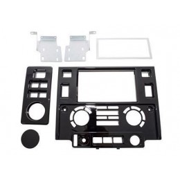 DA2608 — комплект передньої панелі салону Defender Double Din — поставляється в чорному рояльному кольорі для Defenders 2007 року випуску