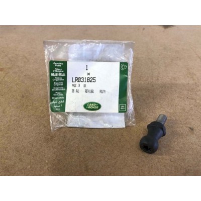 LR031825 - Шпилька від кришки кулачка до кришки звукопідйомника двигуна на Land Rover Defender 2007-2012 - двигун 2.4 Puma - Оригінальний Land Rover