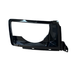 LR132525 - Рамка передней правой фары для Land Rover Defender L663