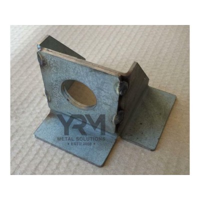 YRM041A - Внутрішній монтажний кронштейн порога для Land Rover Discovery 1 і Range Rover Classic - Передній правий - Виробник YRM