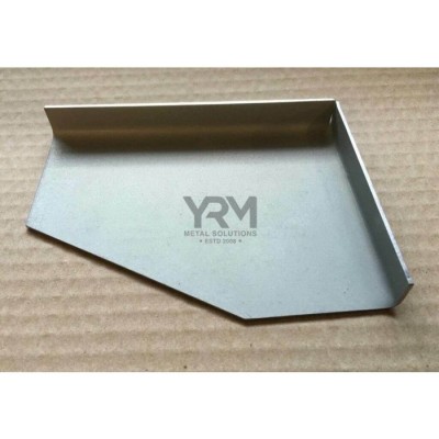 YRM101 - Мале переднє закриття порога - для Land Rover Discovery 1 і Range Rover Classic - Виробник YRM Metal - Ліва сторона