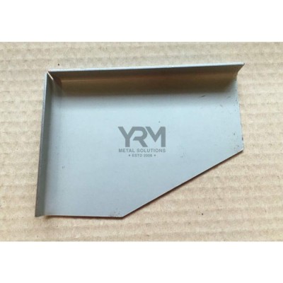 YRM102 - Малий передній край порогу, закритий - Land Rover Discovery 1 & Range Rover Classic - Виробник YRM Metal - Права сторона