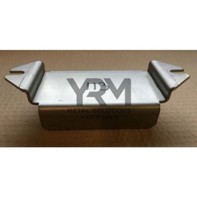 YRM113 - Задній відбійник до кронштейна шасі - Land Rover Defender, Discovery 1 & Range Rover Classic - Виробник YRM Metal - Продається окремим блоком